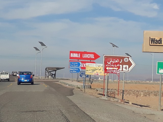 Straße in der Wüste Jordaniens