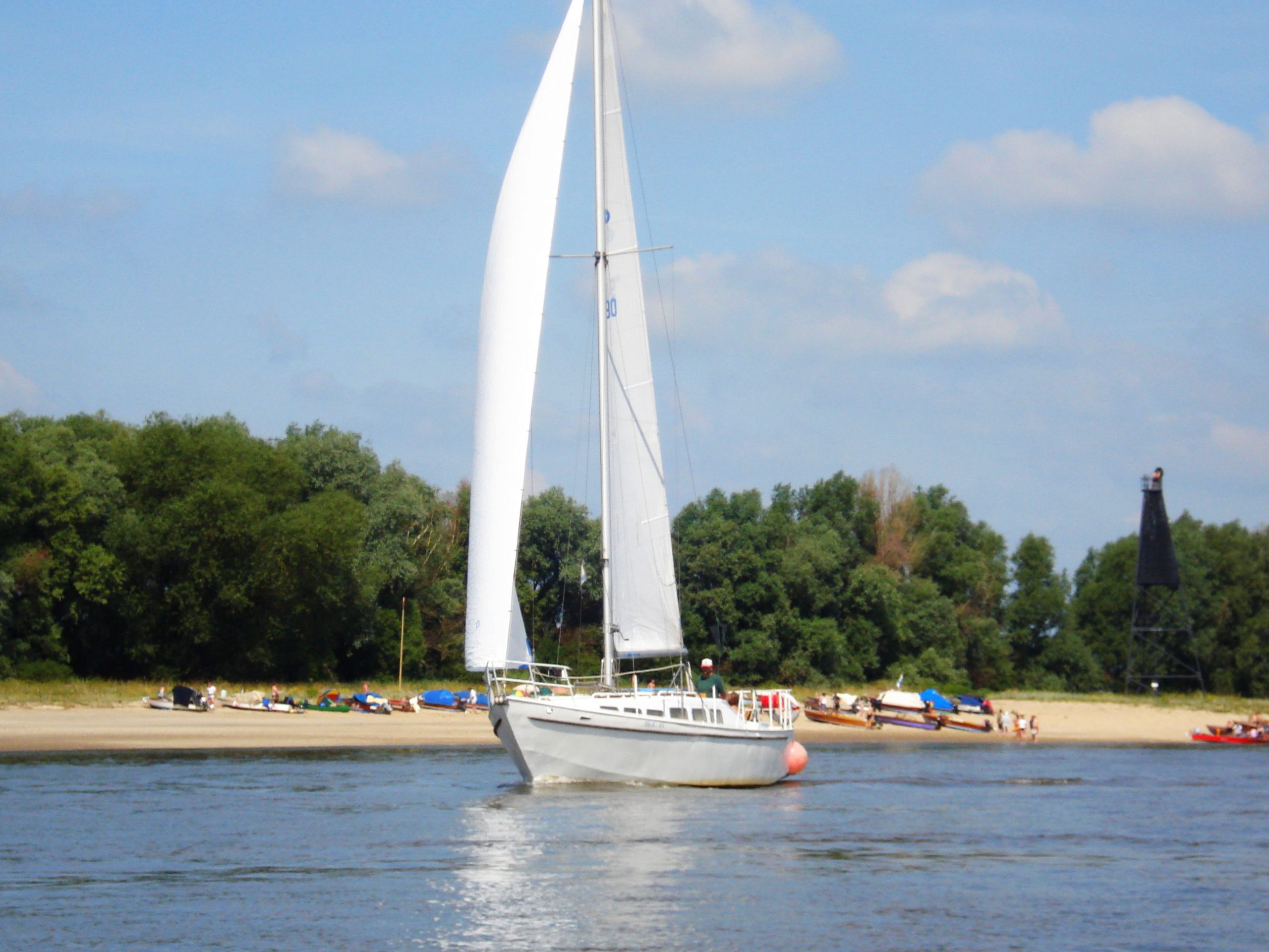 Segelboot am Elsflether Sand auf der Weser